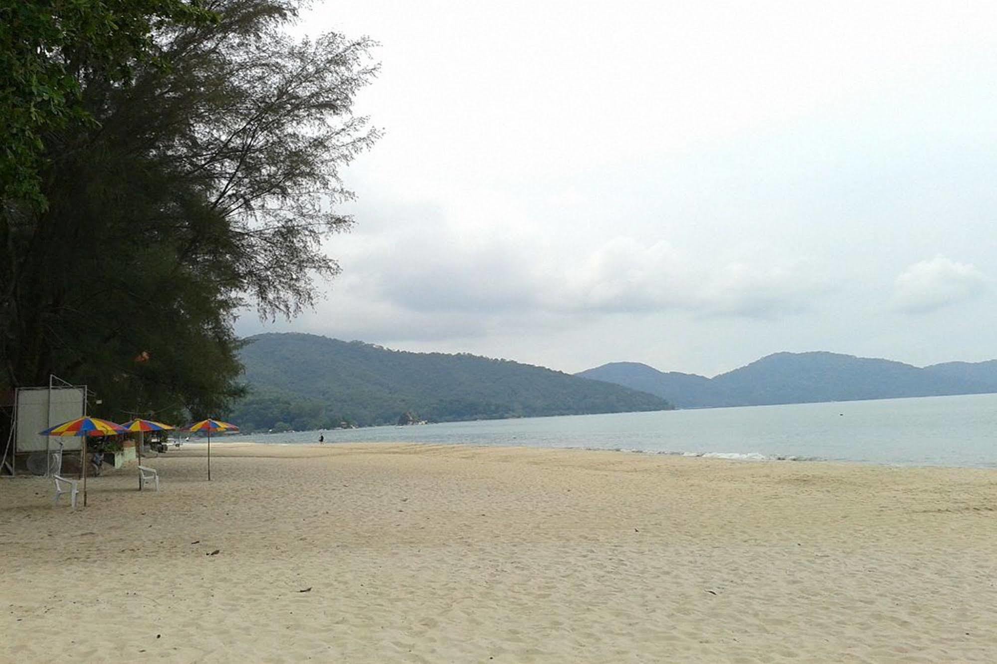 Baba'S Guest House By The Sea Batu Ferringhi Exterior photo