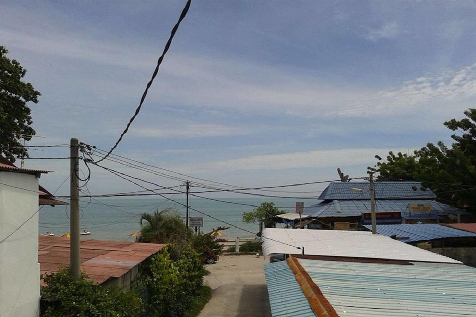 Baba'S Guest House By The Sea Batu Ferringhi Exterior photo