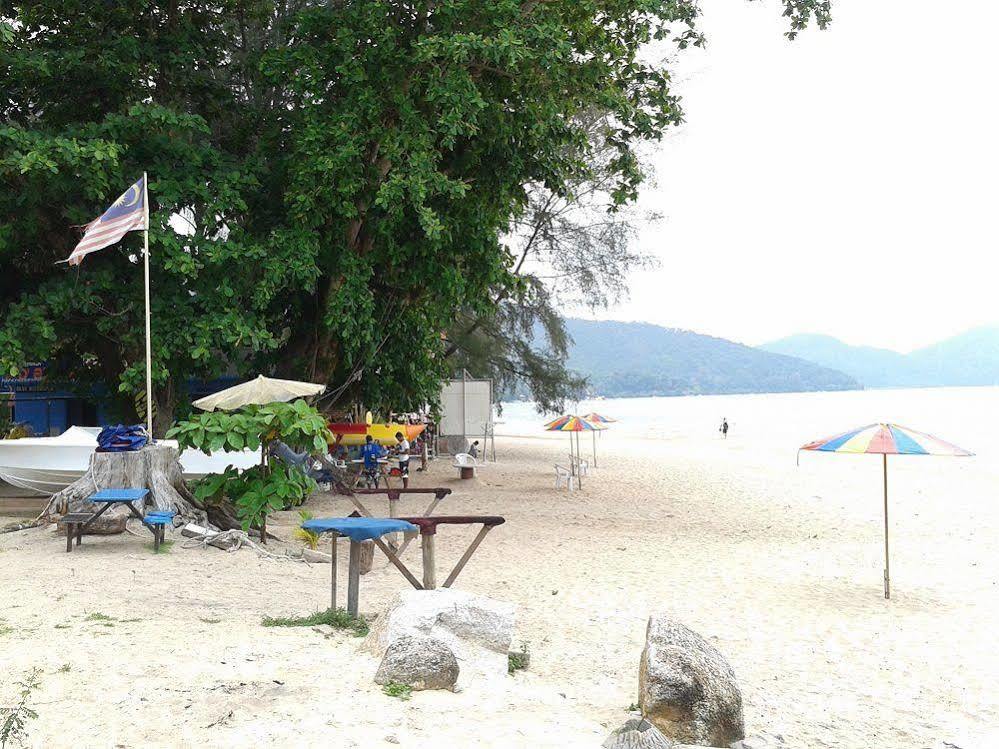 Baba'S Guest House By The Sea Batu Ferringhi Exterior photo