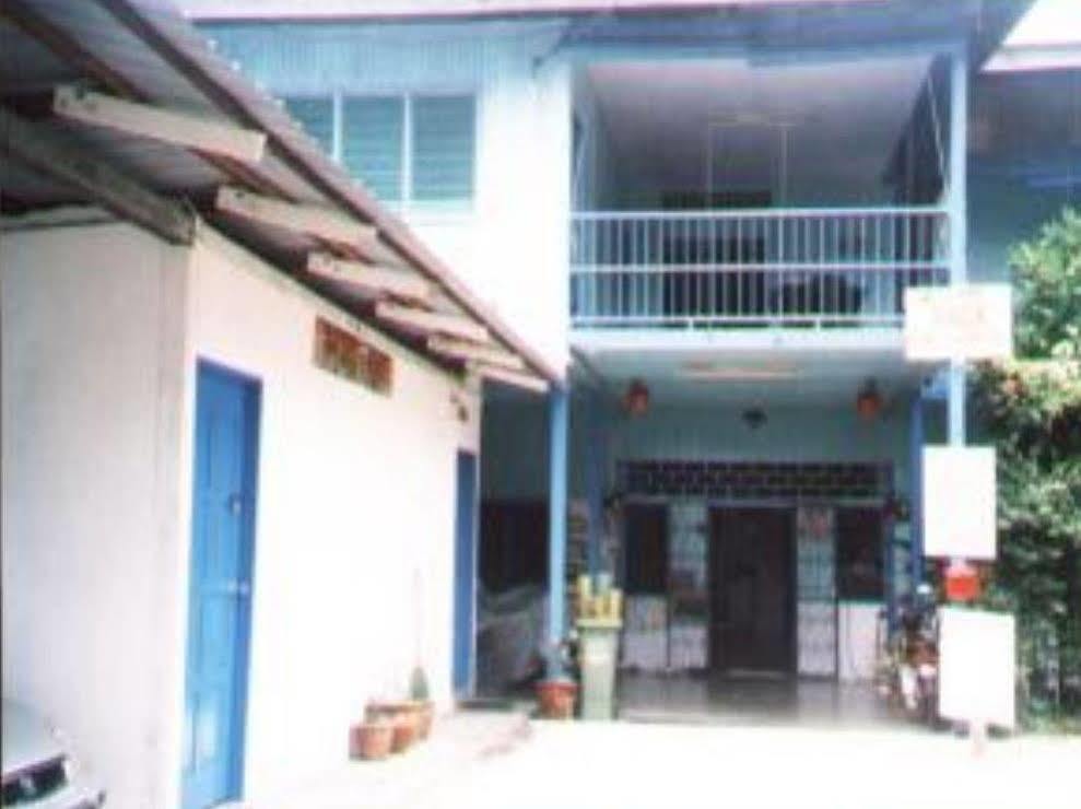 Baba'S Guest House By The Sea Batu Ferringhi Exterior photo